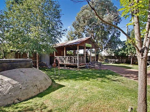 Boorowa Hotel - Kingaroy Accommodation 0