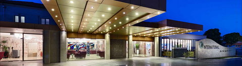 International On The Water Hotel - Kingaroy Accommodation 1