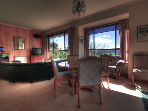 Plovers Ridge Country Retreat - Kingaroy Accommodation 4