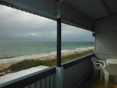 Rose's Beach House - Kingaroy Accommodation 0