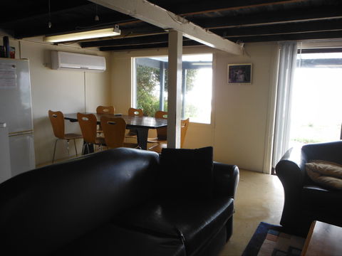 Rose's Beach House - Kingaroy Accommodation 1