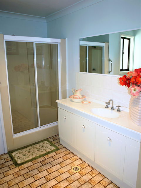 Waratah Cottage - Kingaroy Accommodation 4