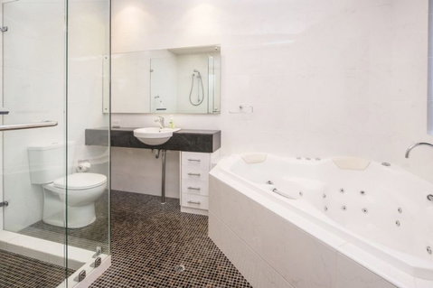 Caves Retreat - Kingaroy Accommodation 5