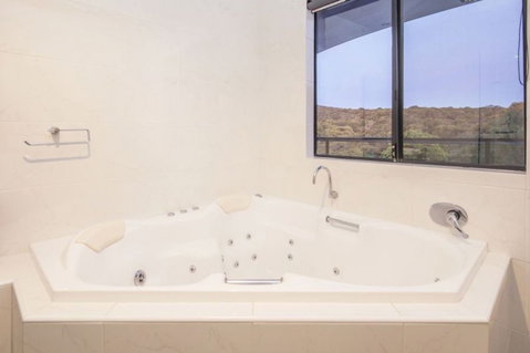 Caves Retreat - Kingaroy Accommodation 6