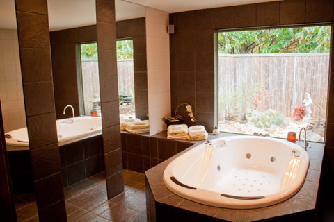 Chestnut Glade - Kingaroy Accommodation 5