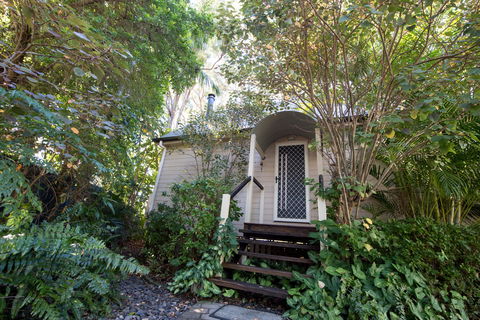 Curious Cottages - Kingaroy Accommodation 5