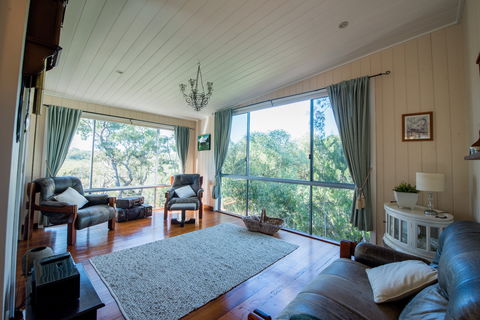 Curious Cottages - Kingaroy Accommodation 6