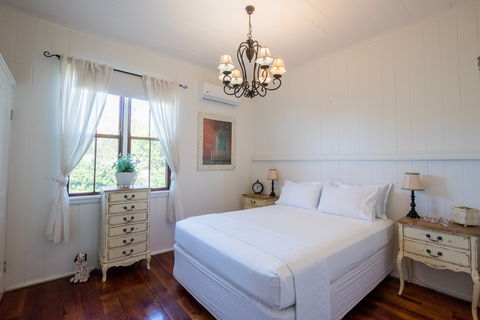 Curious Cottages - Kingaroy Accommodation 7