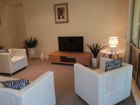 Ellie's Hide-Away At Malua Bay - Kingaroy Accommodation 2