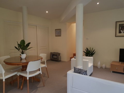 Ellie's Hide-Away At Malua Bay - Kingaroy Accommodation 3