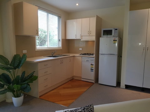 Ellie's Hide-Away At Malua Bay - Kingaroy Accommodation 4