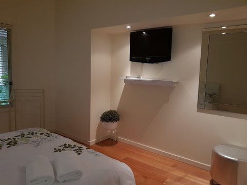 Ellie's Hide-Away At Malua Bay - Kingaroy Accommodation 6
