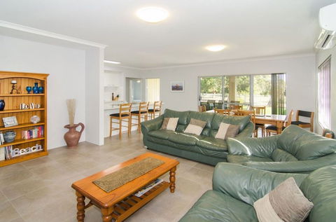 Fairway Isle - Kingaroy Accommodation 4