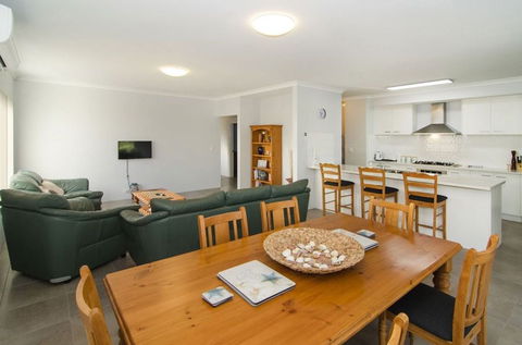 Fairway Isle - Kingaroy Accommodation 5