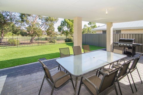 Fairway Isle - Kingaroy Accommodation 8
