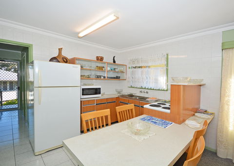 Pine Lodge Holiday Apartments - Kingaroy Accommodation 2