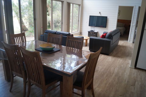 Waterfront Retreat At Wattle Point - Kingaroy Accommodation 7
