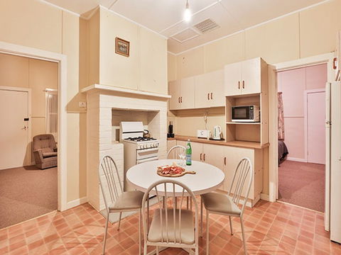 Willandra Cottage - Kingaroy Accommodation 6