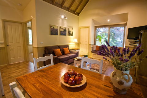 Autumn Abode Cottages - Kingaroy Accommodation 0