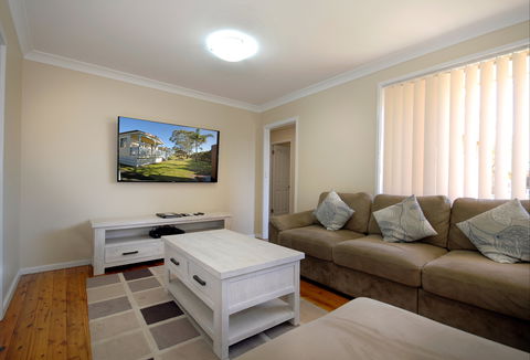 Barrack Point Holidays At Warilla Bowling Club - Kingaroy Accommodation 1