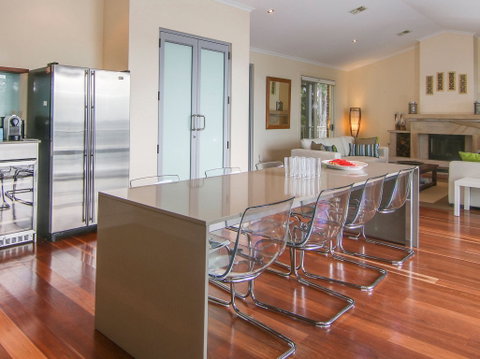 Becalmed On Sunshine Cove - Kingaroy Accommodation 2