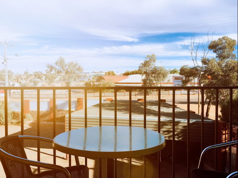 Desert Cave Hotel - Kingaroy Accommodation 1
