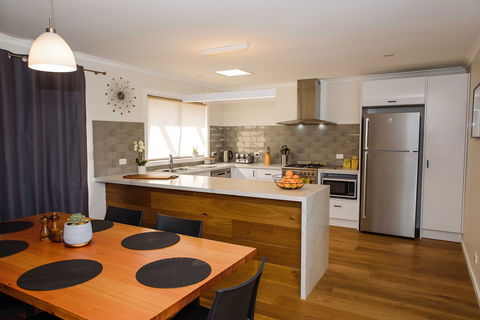 Port Albert Waterview Retreat - Kingaroy Accommodation 1