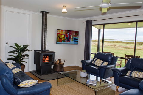 Port Albert Waterview Retreat - Kingaroy Accommodation 2