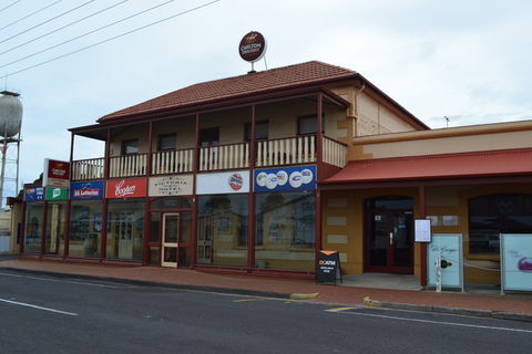 Victoria Hotel Port McDonnell - Kingaroy Accommodation 0