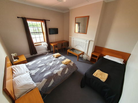 Victoria Hotel Port McDonnell - Kingaroy Accommodation 1