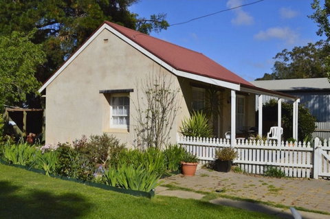 Almond Tree Cottage - Kingaroy Accommodation 0