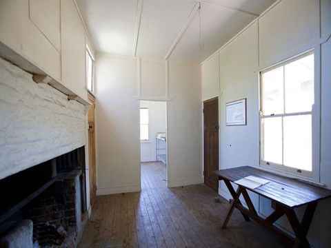 Brackens Hut - Kingaroy Accommodation 2
