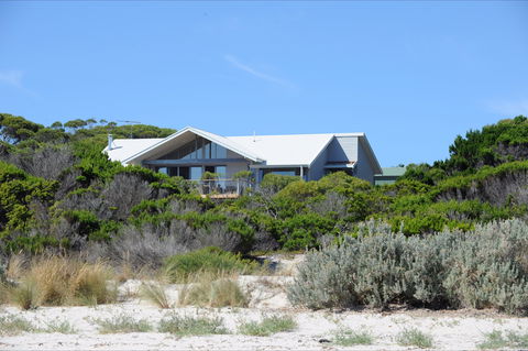 Cassini Beach House - Kingaroy Accommodation 0