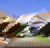 Ramada by Wyndham Diplomat Canberra - Kingaroy Accommodation