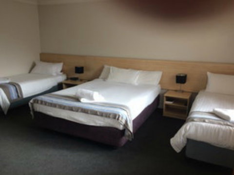 Red Cedar Motel: Muswellbrook - Kingaroy Accommodation 0