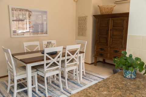 Taranaki Beach Unit - Kingaroy Accommodation 2