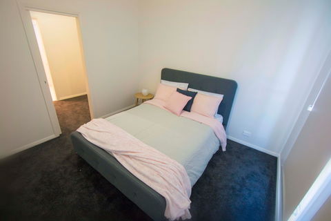 The Races - Wellington - Kingaroy Accommodation 2