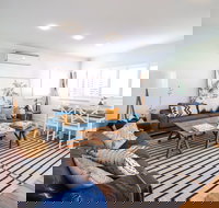 The Lakehouse at Raffetys Resort - Kingaroy Accommodation