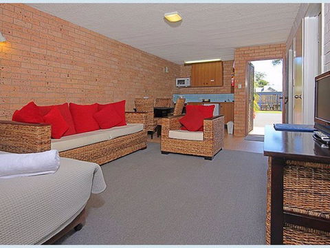The Lodge Broulee - Kingaroy Accommodation 2