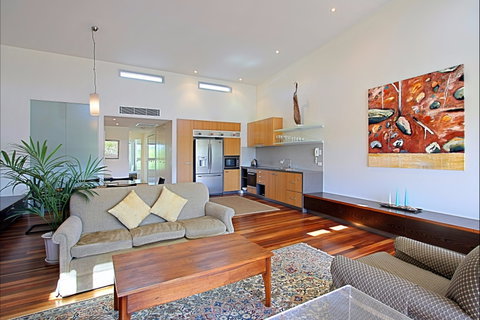 Beach Villa 17, East On Byron - Kingaroy Accommodation 0