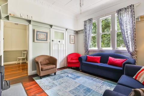 Camellia Cottage - Kingaroy Accommodation 2