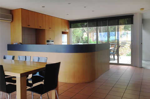 Dlux + Escape @ 83 Great Ocean Road Apartments Lorne - Kingaroy Accommodation 1