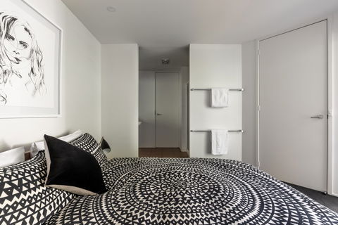 Dlux + Escape @ 83 Great Ocean Road Apartments Lorne - Kingaroy Accommodation 2