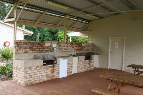 Fossickers' Tourist Park - Kingaroy Accommodation 1