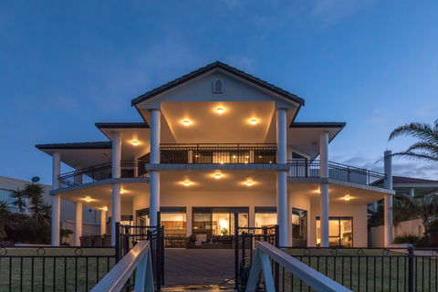 Port Lincoln Marina Luxury Escape - Kingaroy Accommodation 0