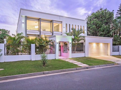 Riviera Waters Broadbeach - Vogue Holiday Homes - Kingaroy Accommodation 0