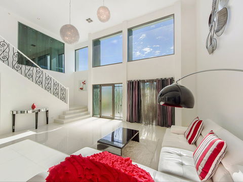 Riviera Waters Broadbeach - Vogue Holiday Homes - Kingaroy Accommodation 1