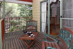 Eagle Hammer Cottages - Kingaroy Accommodation 3