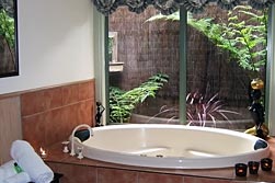 Eagle Hammer Cottages - Kingaroy Accommodation 4
