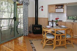 Eagle Hammer Cottages - Kingaroy Accommodation 5